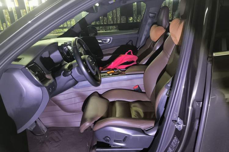 Used Volvo XC60 2022 B5 4x4 Smart Luxury Edition Left Front Seat