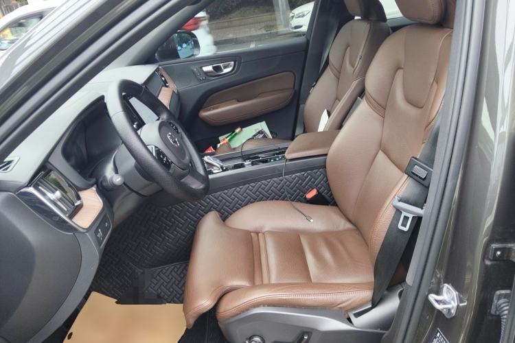 Used Volvo XC60 2022 B5 4x4 Smart Luxury Edition Left Front Seat