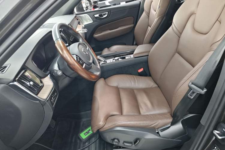 Used Volvo XC60 2022 B5 4x4 Smart Luxury Edition Left Front Seat