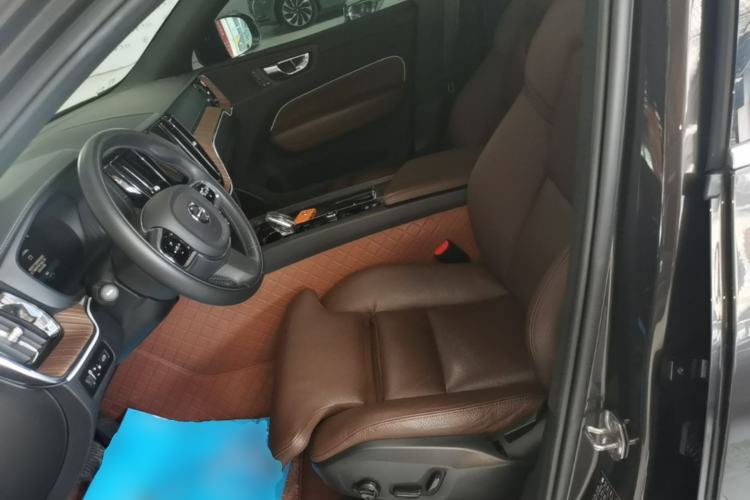 Used Volvo XC60 2022 B5 4x4 Smart Luxury Edition Left Front Seat