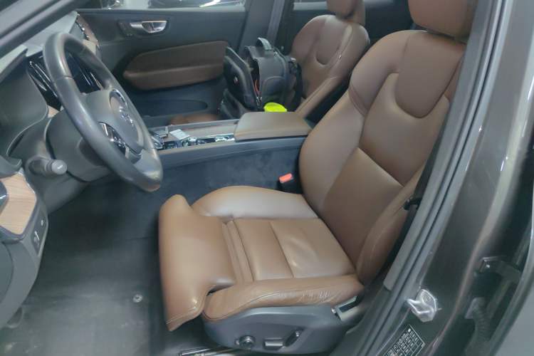 Used Volvo XC60 2022 B5 4x4 Smart Luxury Edition Left Front Seat