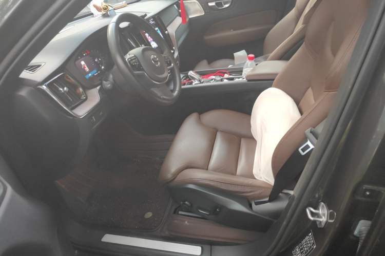 Used Volvo XC60 2022 B5 4x4 Smart Luxury Edition Left Front Seat