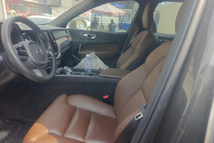 Used Volvo XC60 2022 B5 4x4 Smart Luxury Edition Left Front Seat