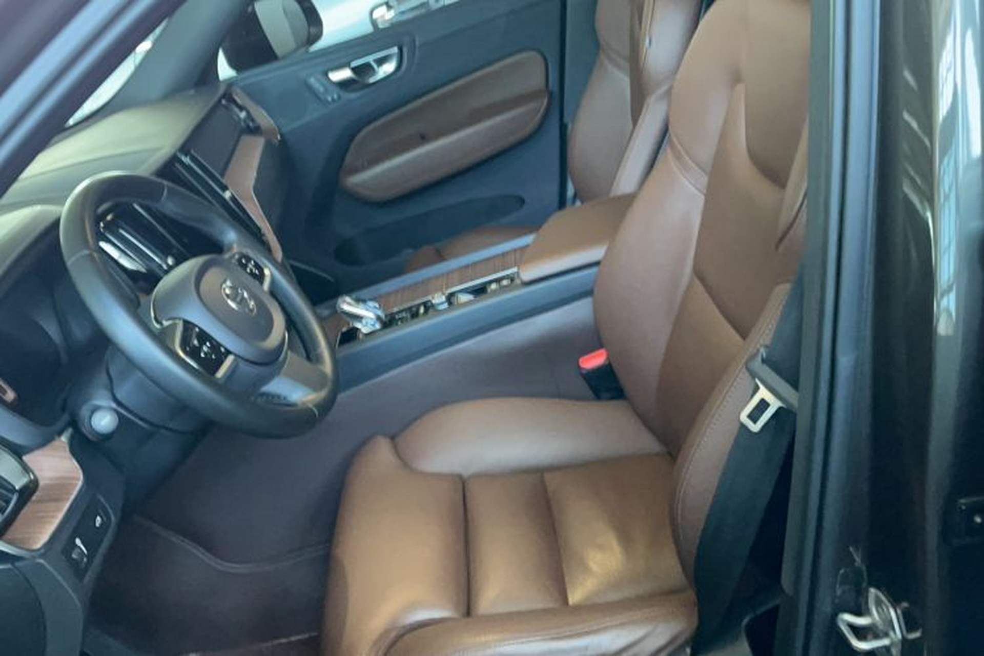 Used Volvo XC60 2022 B5 4x4 Smart Luxury Edition Left Front Seat