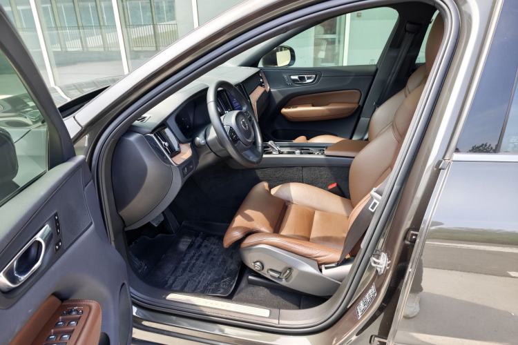 Used Volvo XC60 2022 B5 4x4 Smart Luxury Edition Left Front Seat