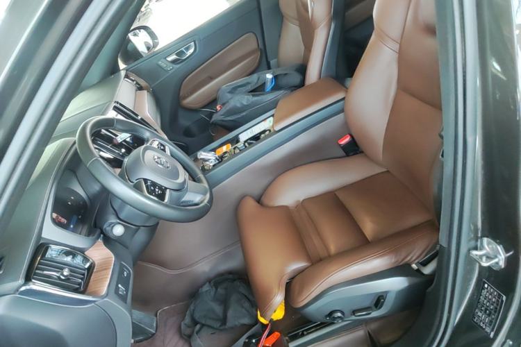 Used Volvo XC60 2022 B5 4x4 Smart Luxury Edition Left Front Seat