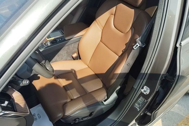 Used Volvo XC60 2022 B5 4x4 Smart Luxury Edition Left Front Seat