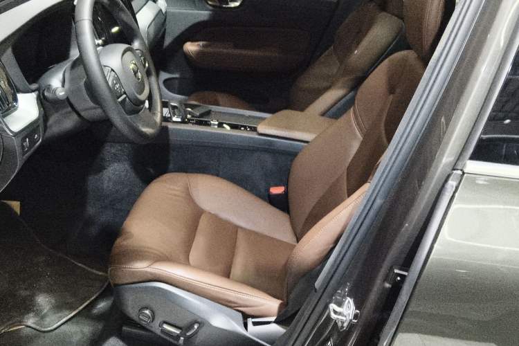 Used Volvo XC60 2022 B5 4x4 Zhiyi Luxury Edition Left Front Seat