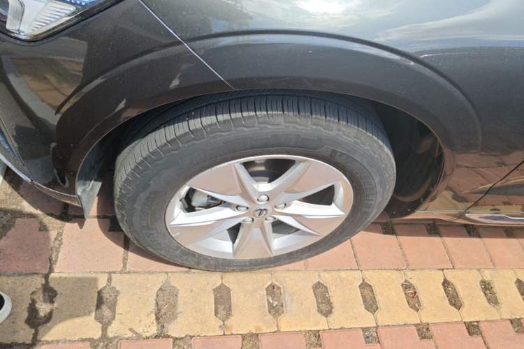 Used Volvo XC60 2022 B5 4x4 Zhiyi Luxury Edition Left Front Wheel Hub