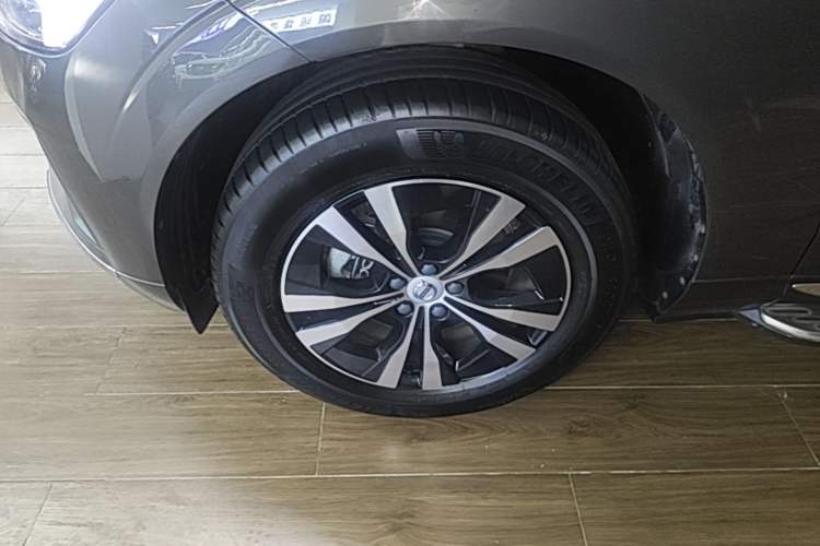 Used Volvo XC60 2022 B5 4x4 Zhiyi Luxury Edition Left Front Wheel Hub
