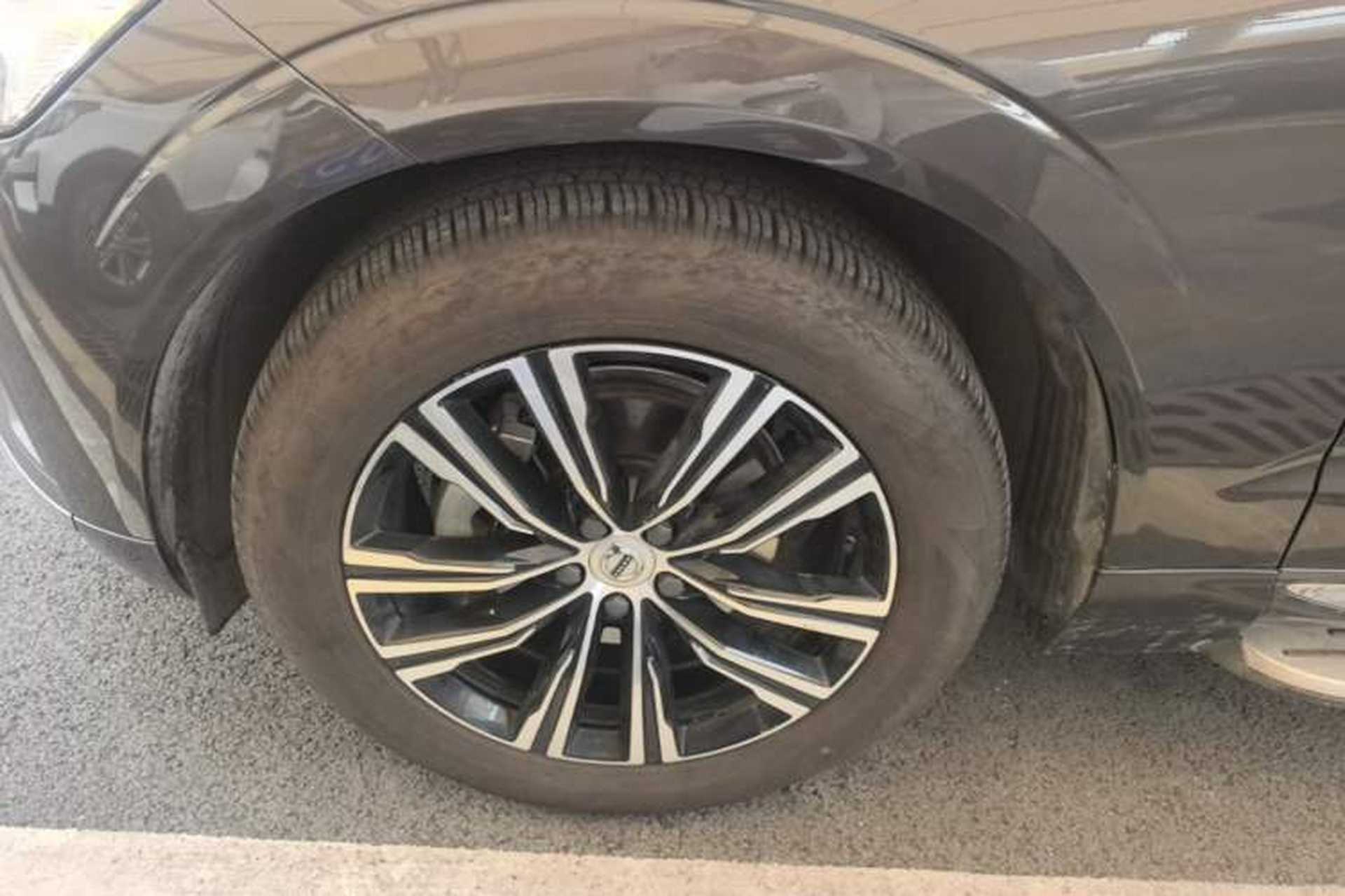 Used Volvo XC60 2022 B5 4x4 Smart Luxury Edition Left Front Wheel Hub