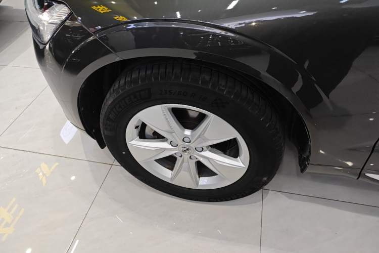 Used Volvo XC60 2022 B5 4x4 Zhiyi Luxury Edition Left Front Wheel Hub