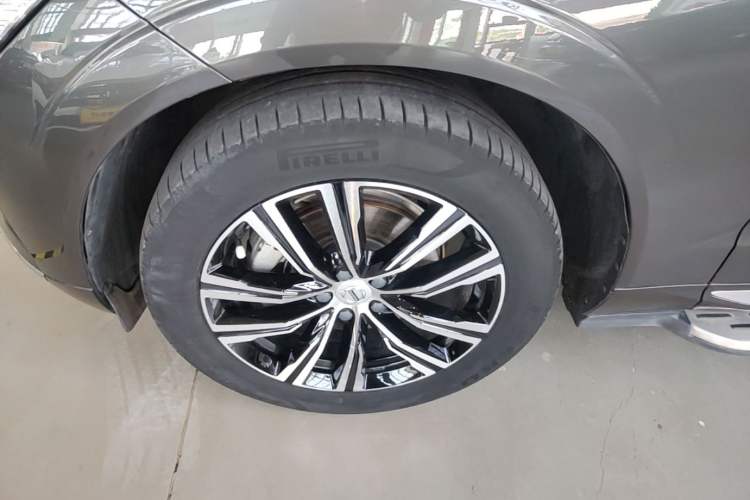 Used Volvo XC60 2022 B5 4x4 Smart Luxury Edition Left Front Wheel Hub