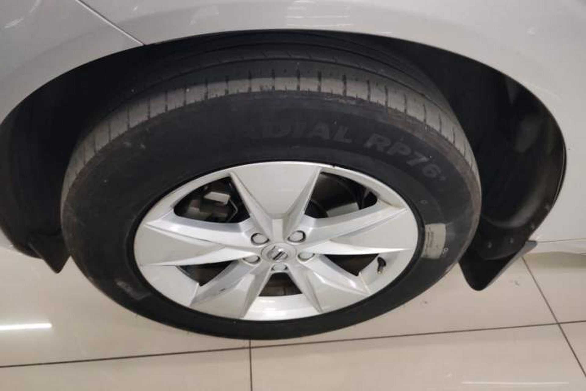 Used Volvo XC60 2022 B5 4x4 Zhiyi Luxury Edition Left Front Wheel Hub