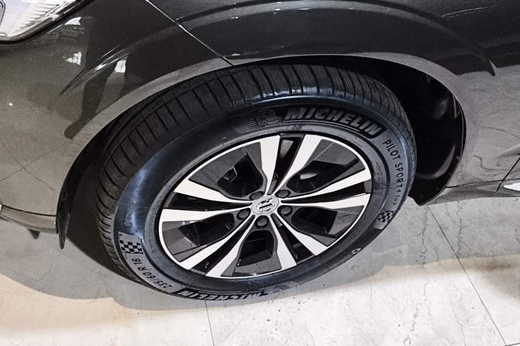 Used Volvo XC60 2022 B5 4x4 Zhiyi Luxury Edition Left Front Wheel Hub