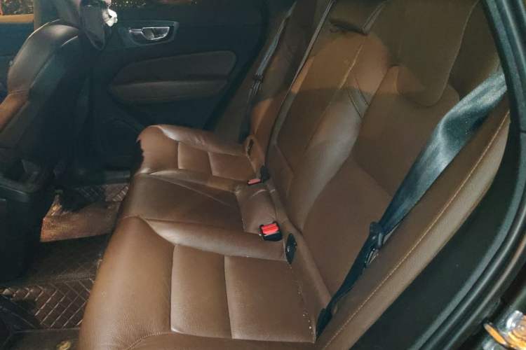Used Volvo XC60 2022 B5 4x4 Smart Luxury Edition Left Rear Seat