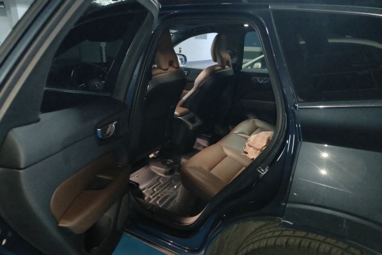 Used Volvo XC60 2022 B5 4x4 Smart Luxury Edition Left Rear Seat