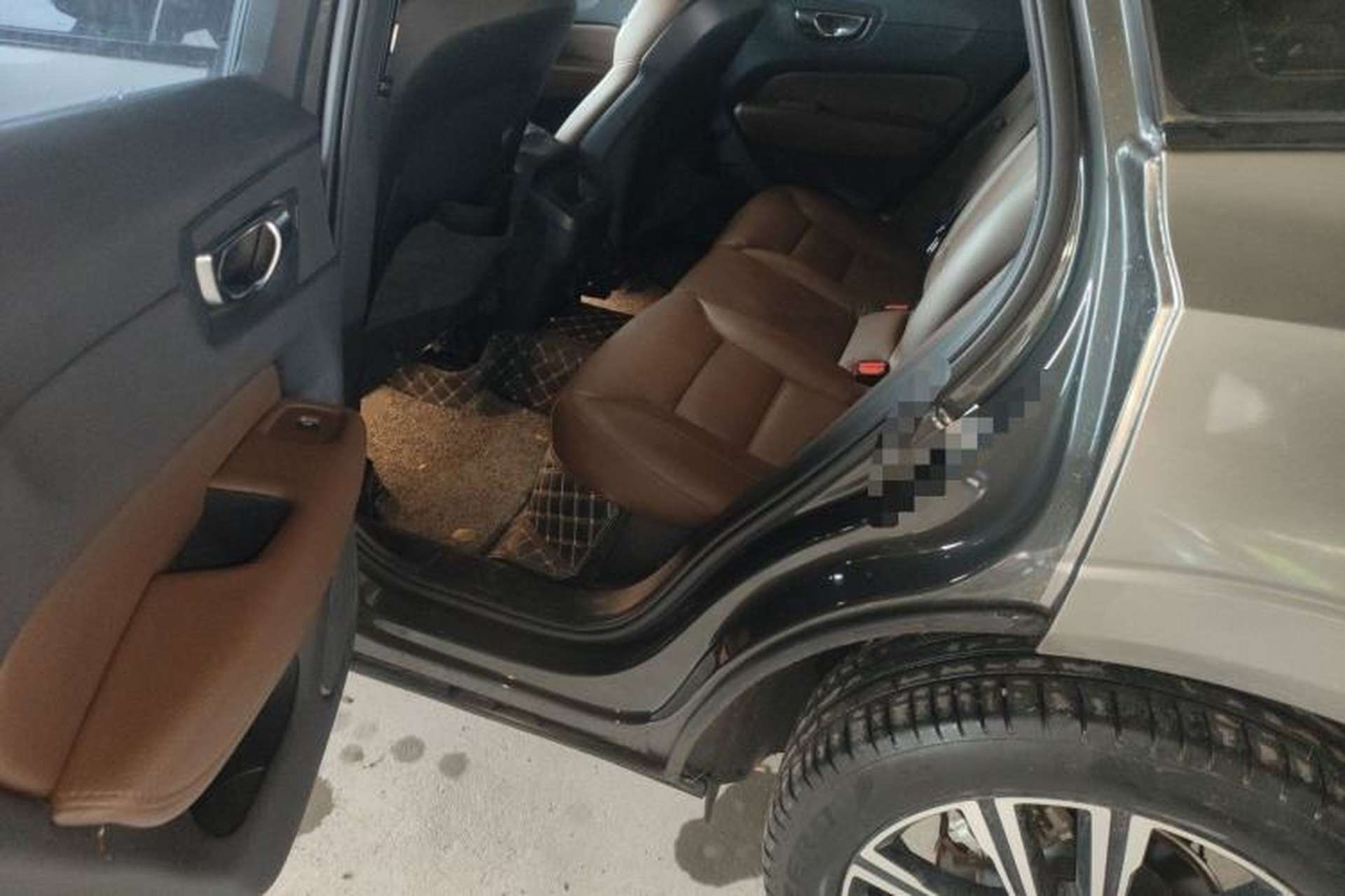 Used Volvo XC60 2022 B5 4x4 Smart Luxury Edition Left Rear Seat