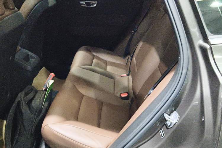 Used Volvo XC60 2022 B5 4x4 Zhiyi Luxury Edition Left Rear Seat
