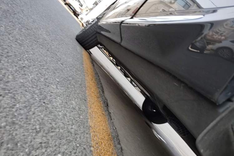 Used Volvo XC60 2022 B5 4x4 Smart Luxury Edition Left Side Sill