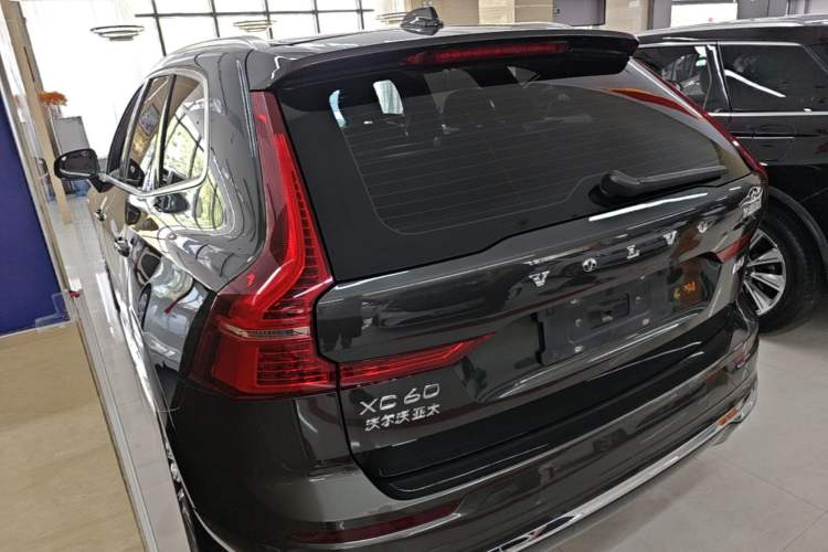 Used Volvo XC60 2022 B5 4x4 Smart Luxury Edition Rear Left 45 Deg