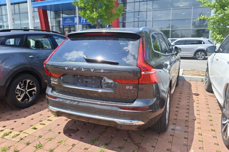 Used Volvo XC60 2022 B5 4x4 Zhiyi Luxury Edition Rear Right 45 Deg