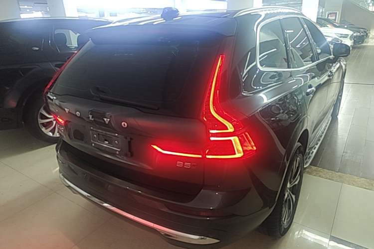 Used Volvo XC60 2022 B5 4x4 Zhiyi Luxury Edition Rear Right 45 Deg