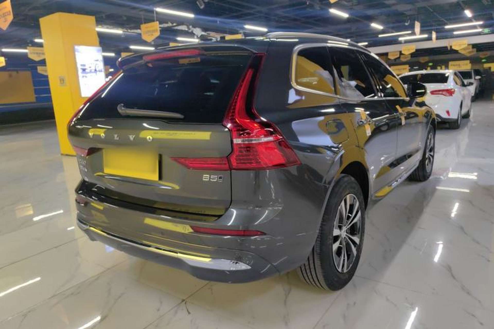 Used Volvo XC60 2022 B5 4x4 Zhiyi Luxury Edition Rear Right 45 Deg