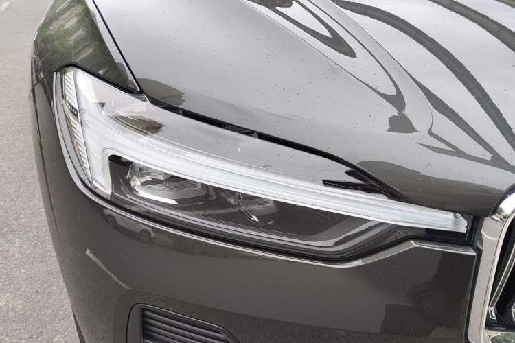 Used Volvo XC60 2022 B5 4x4 Smart Luxury Edition Right Front Headlight