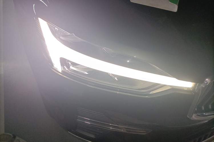 Used Volvo XC60 2022 B5 4x4 Zhiyi Luxury Edition Right Front Headlight