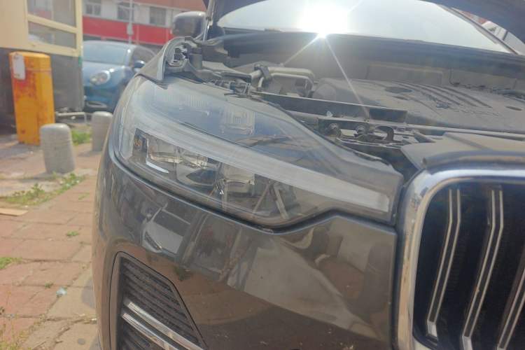 Used Volvo XC60 2022 B5 4x4 Smart Luxury Edition Right Front Headlight