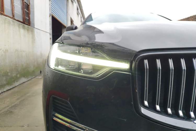 Used Volvo XC60 2022 B5 4x4 Zhiyi Luxury Edition Right Front Headlight