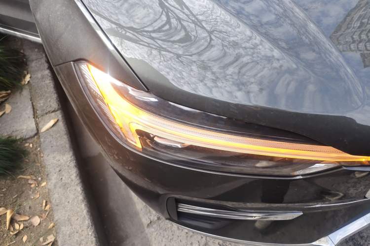 Used Volvo XC60 2022 B5 4x4 Smart Luxury Edition Right Front Headlight