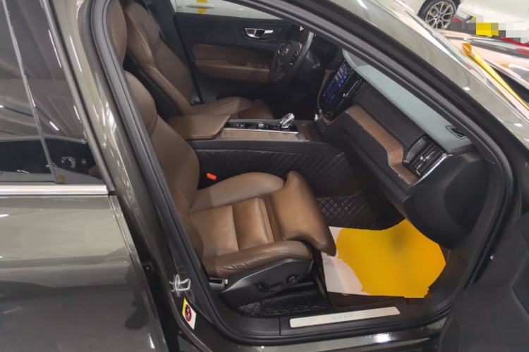 Used Volvo XC60 2022 B5 4x4 Smart Luxury Edition Right Front Seat