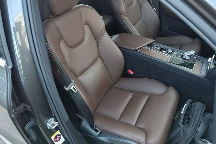 Used Volvo XC60 2022 B5 4x4 Smart Luxury Edition Right Front Seat