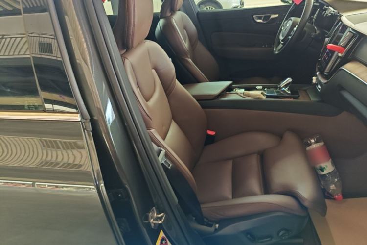 Used Volvo XC60 2022 B5 4x4 Smart Luxury Edition Right Front Seat