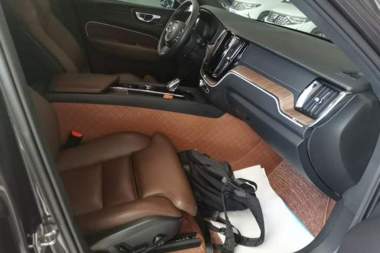 Used Volvo XC60 2022 B5 4x4 Smart Luxury Edition Right Front Seat