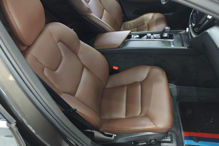 Used Volvo XC60 2022 B5 4x4 Zhiyi Luxury Edition Right Front Seat