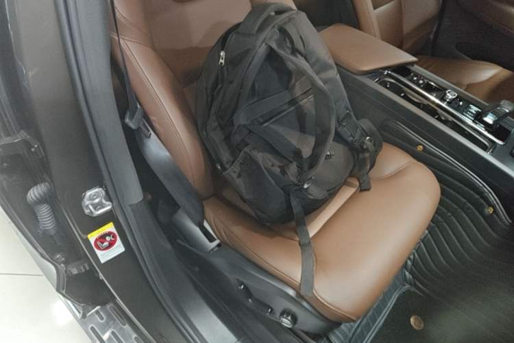 Used Volvo XC60 2022 B5 4x4 Smart Luxury Edition Right Front Seat