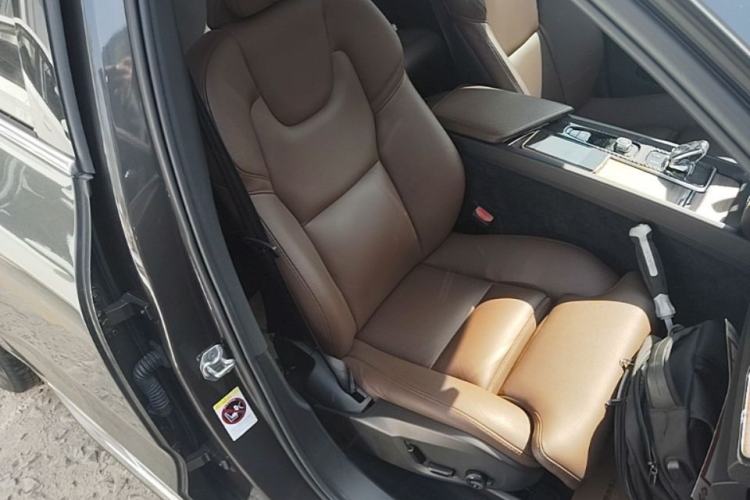 Used Volvo XC60 2022 B5 4x4 Smart Luxury Edition Right Front Seat
