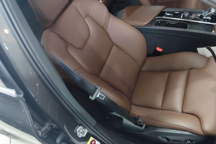Used Volvo XC60 2022 B5 4x4 Smart Luxury Edition Right Front Seat