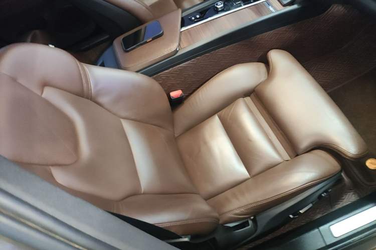 Used Volvo XC60 2022 B5 4x4 Smart Luxury Edition Right Front Seat