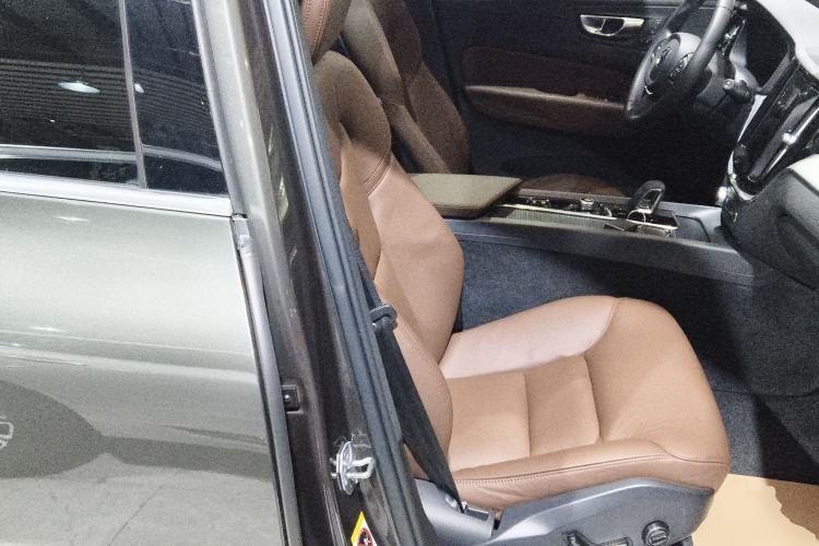 Used Volvo XC60 2022 B5 4x4 Zhiyi Luxury Edition Right Front Seat