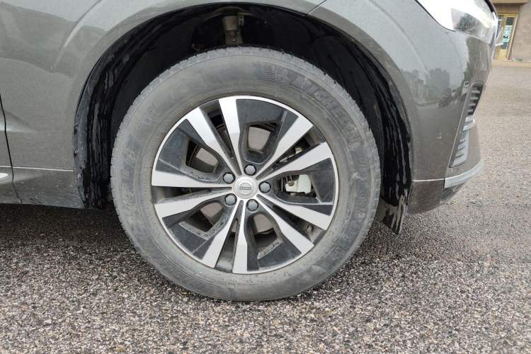 Used Volvo XC60 2022 B5 4x4 Zhiyi Luxury Edition Right Front Wheel Hub