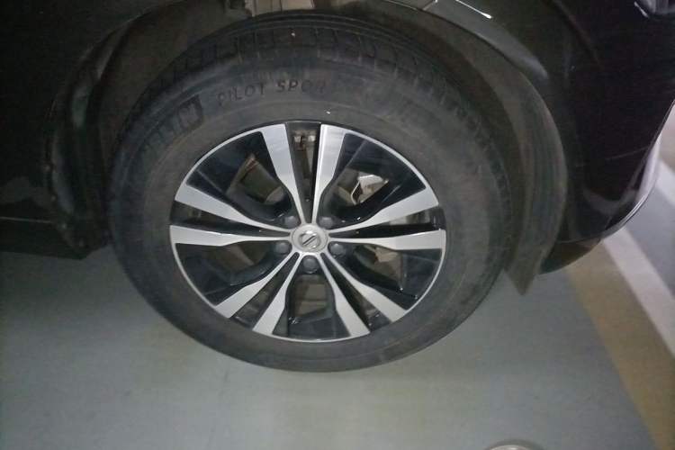 Used Volvo XC60 2022 B5 4x4 Zhiyi Luxury Edition Right Front Wheel Hub