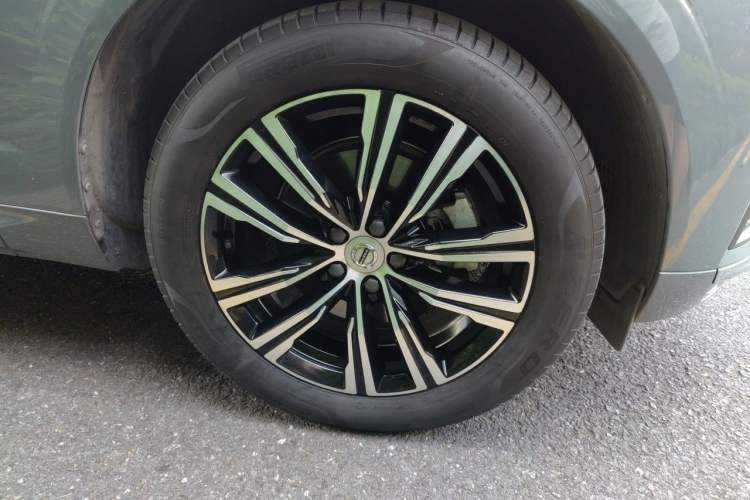 Used Volvo XC60 2022 B5 4x4 Zhiyi Luxury Edition Right Front Wheel Hub