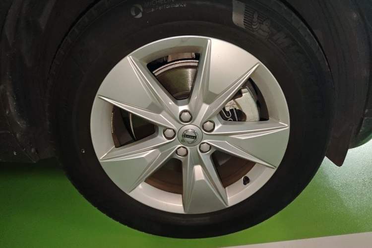 Used Volvo XC60 2022 B5 4x4 Zhiyi Luxury Edition Right Front Wheel Hub