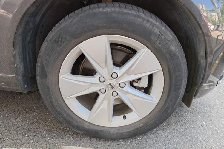 Used Volvo XC60 2022 B5 4x4 Zhiyi Luxury Edition Right Front Wheel Hub