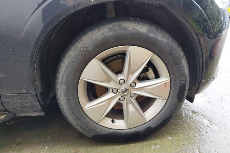 Used Volvo XC60 2022 B5 4x4 Zhiyi Luxury Edition Right Front Wheel Hub