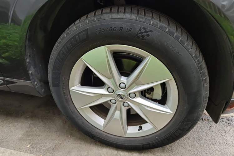 Used Volvo XC60 2022 B5 4x4 Zhiyi Luxury Edition Right Front Wheel Hub
